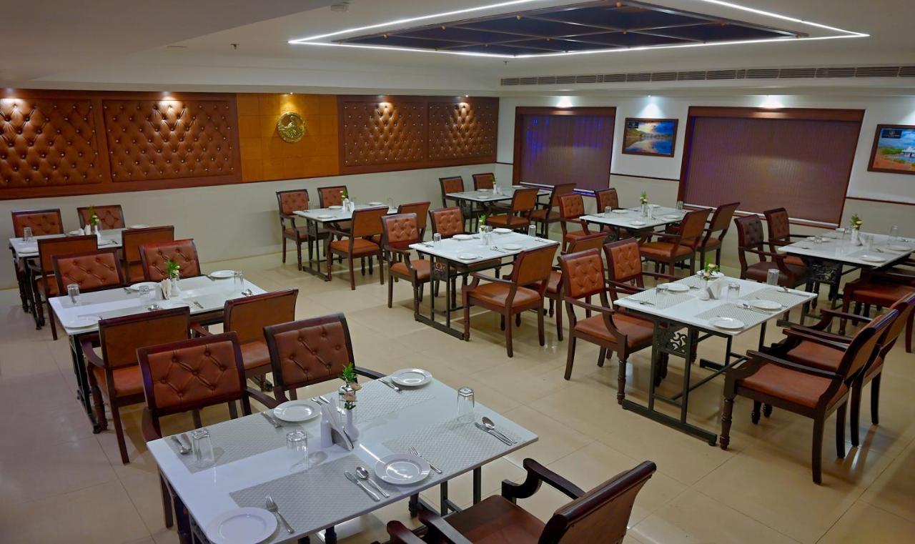 Contour Backwaters Hotel Resort & Convention Centre Rāmankari Dış mekan fotoğraf